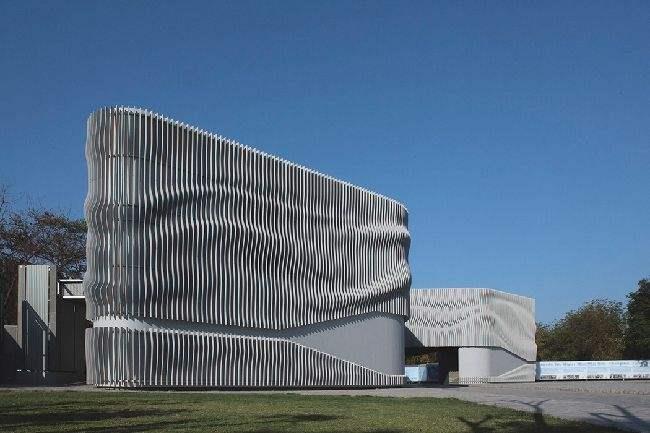 南岸浅谈现代建筑采用网架结构安装的主要优势和应用